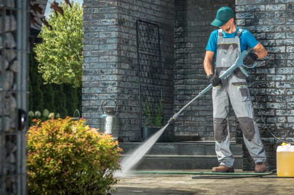 Outside House Cleaning in Thousand Oaks