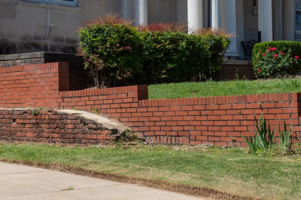 Retaining Wall Cleaning in Thousand Oaks