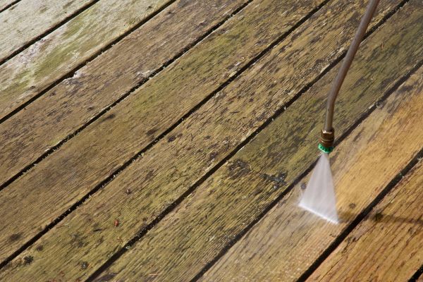 Deck Mold Removal in Thousand Oaks