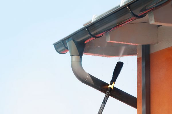Eaves Power Washing in Thousand Oaks